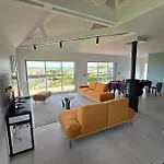 בית נופש Midgard Sea View